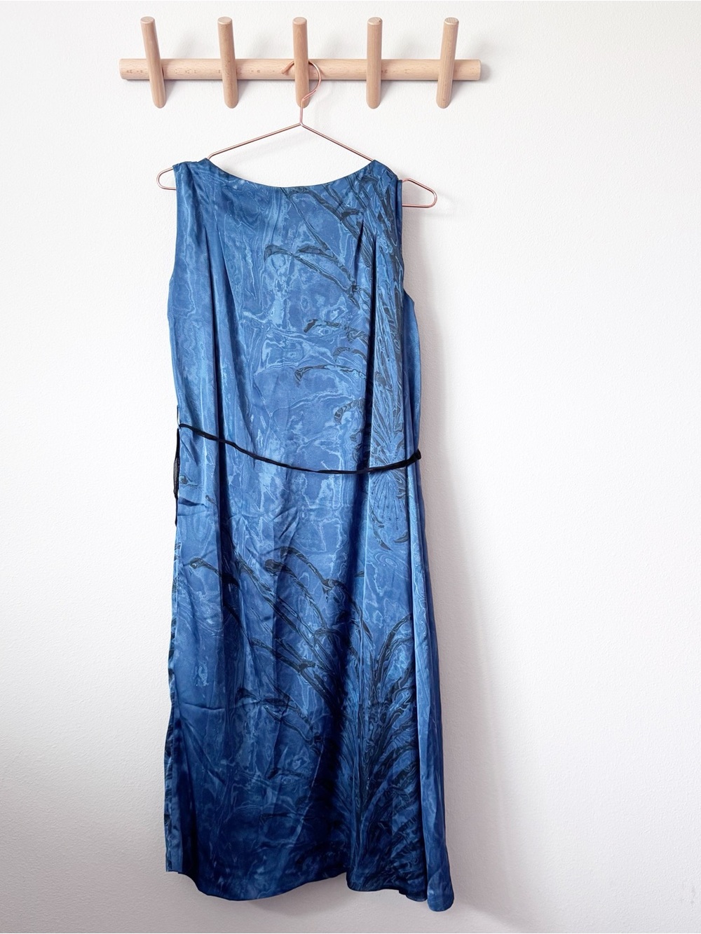 Pas De Calais Blue Marble-Print Sleeveless Midi Dress - Picture 2 of 10